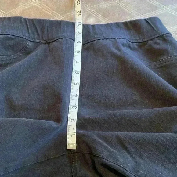 L.L. Bean Classic Fit Woman’s Black Denim Pull On Jeans.  Size 16. - Picture 8 of 10